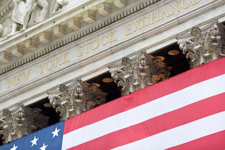 New-York-Stock-Exchange-sign-US-flag-in-forefront-in-page