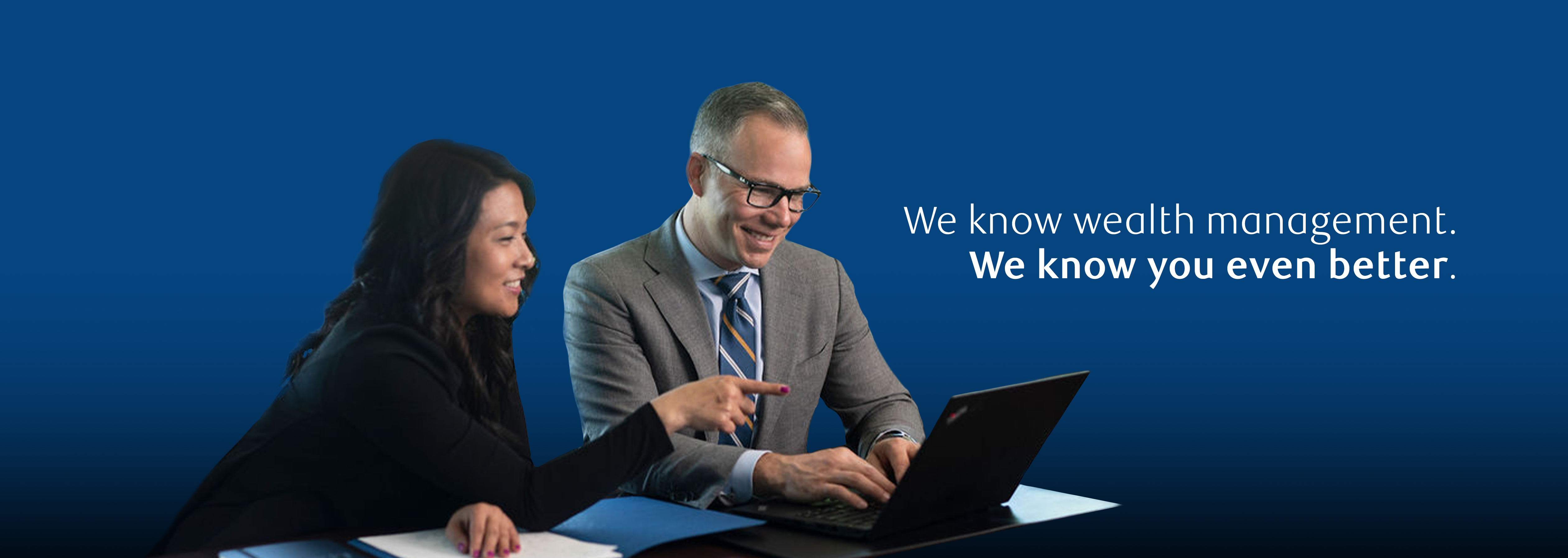 Investment Advisor & Financial Planner Jason de Weerd and Administrative Assistant Colleen Hui working together at the computer 