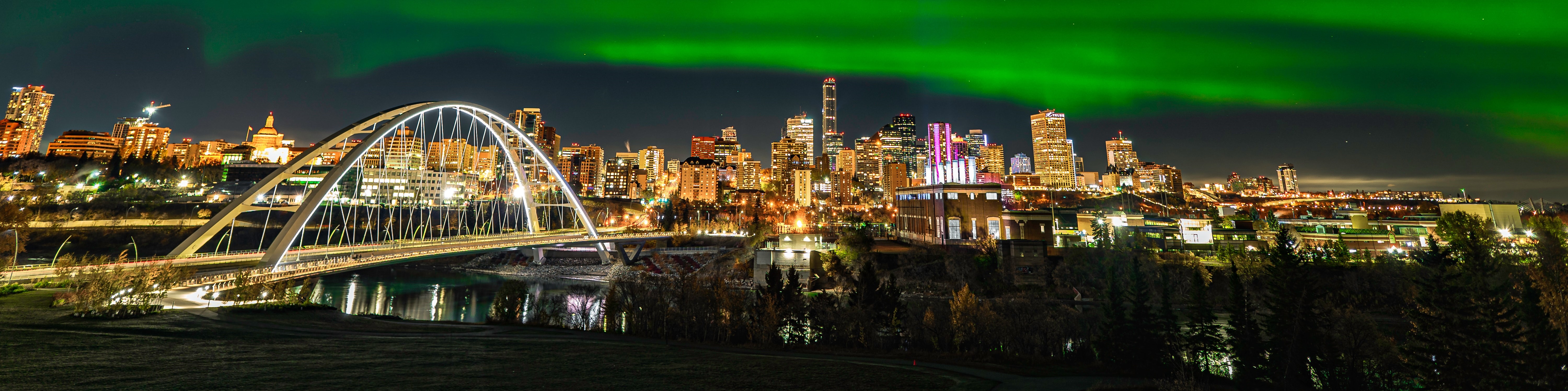 Northern lights over Walterdale Bridge