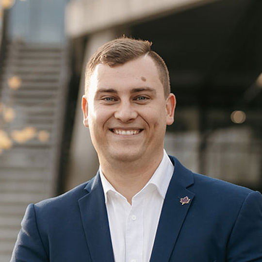 Stefan Dekoning headshot.