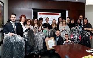 DRESS FOR SUCCESS Mars 2018 Votre grande générosité nous a permis de remettre plusieurs housses de tenues vestimentaires professionnelles ainsi que quelques manteaux, imperméables, chaussures, sacs à mains et bijoux. Puisque ceci était un travail de collectivité en collaboration avec les autres succursales de notre Région, La Fondation RBC a remis un don de 20 000 $ pour cette cause en l’honneur de la journée internationale de la femme. Pour en savoir plus: Étoffe du Succès